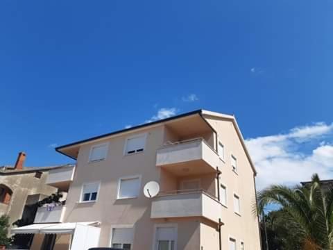 Apartman Lana *